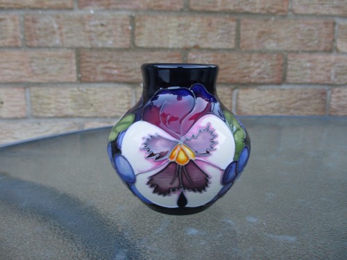 Moorcroft study velvet - study,