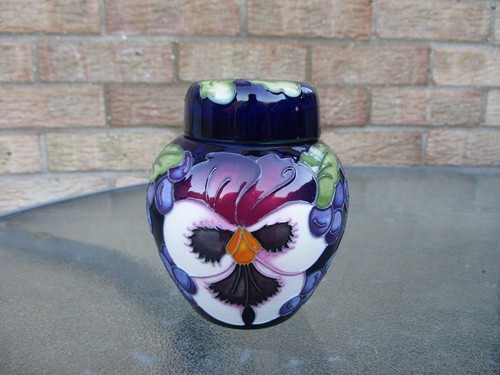 Moorcroft study velvet - in,