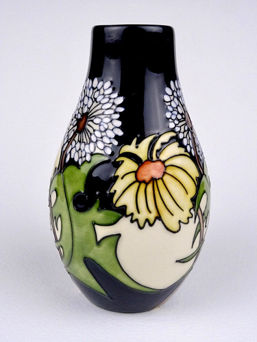 Moorcroft pottery daisy - moorcroft, may