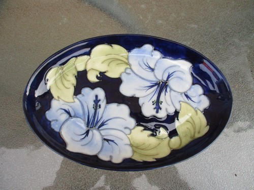 Moorcroft blue - on,