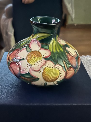 Moorcroft squat vase accolade - moorcroft,