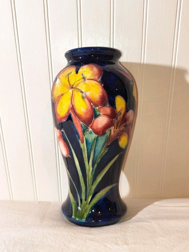 Antique moorcroft freesia - moorcroft, "freesia"