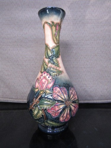 Moorcroft vase sweet briar - , in